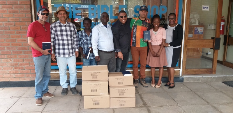 Através de doações, Projeto Missão Plantai Compra bíblias para levar ao povo de Malawi