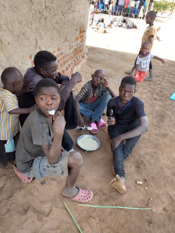 Crianças vulmeráveis e orfãos,ajude-nos a construir o orfanato e alimentarmos