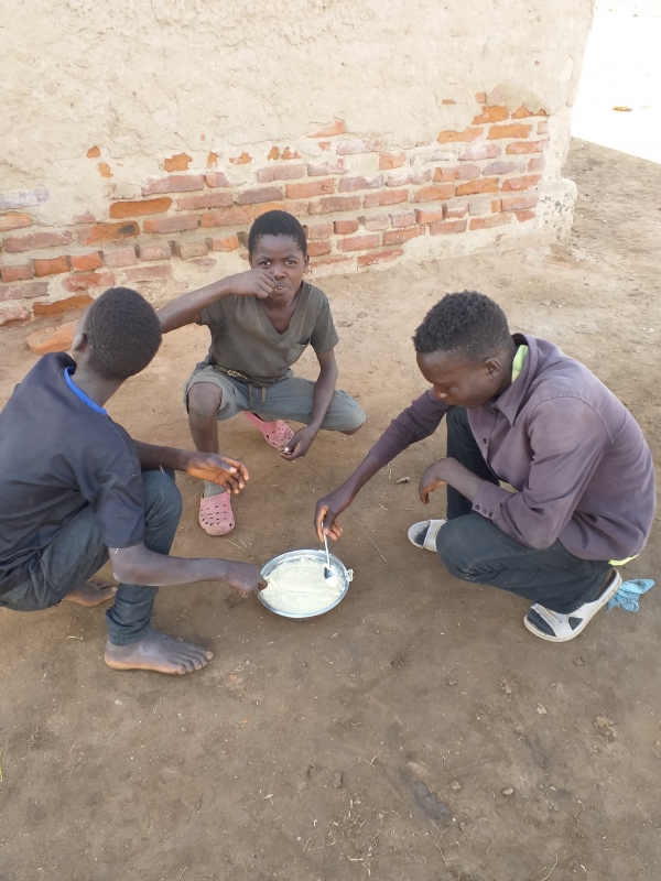 Crianças vulmeráveis e orfãos,ajude-nos a construir o orfanato e alimentarmos