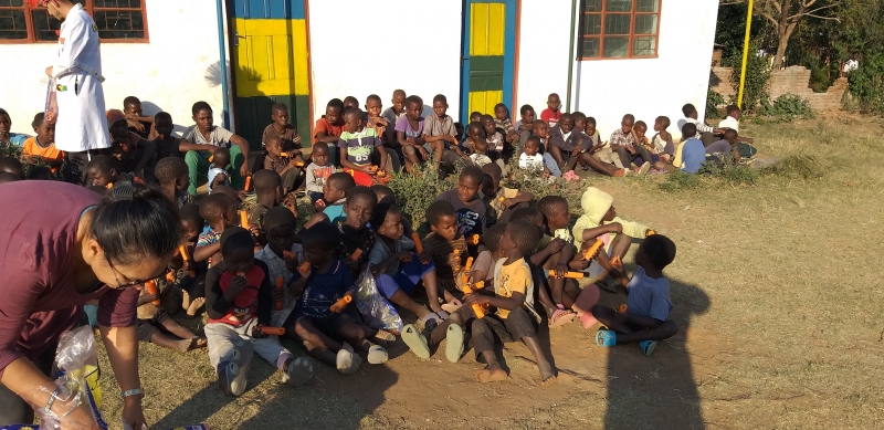 Dia de alegria para crianças. É com muita alegria que o Missão Plantai entrega alimentos nas escolas