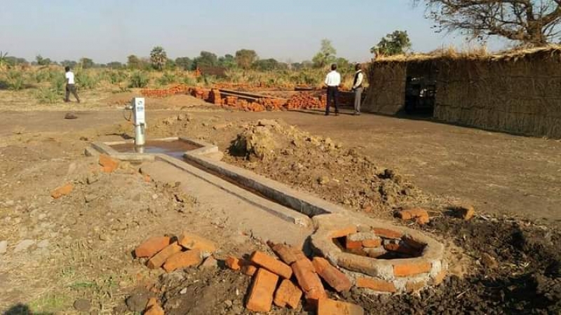 Mais de 5 poços construídos. Moradores e o centro de missões irá se beneficiar dessa obra